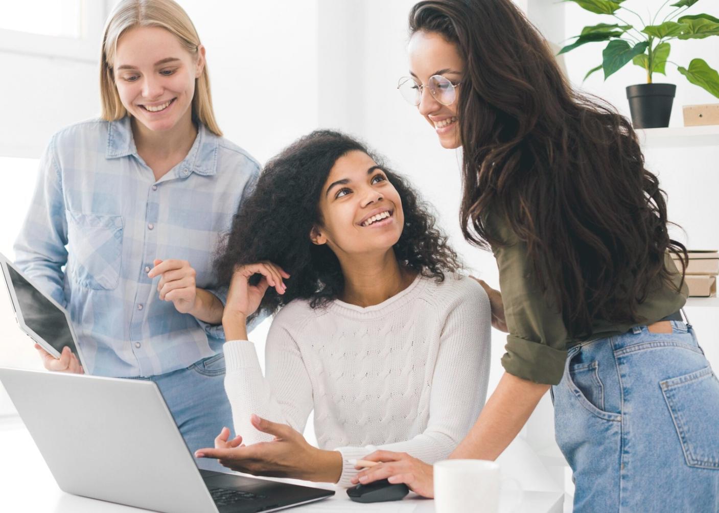 Diverse Lernmaterialien und Finanzunterlagen
